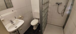 Bad_WC_Dusche_Waschbecken