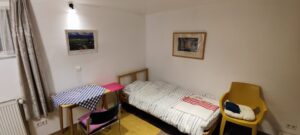 Apartment_Bett_Tisch