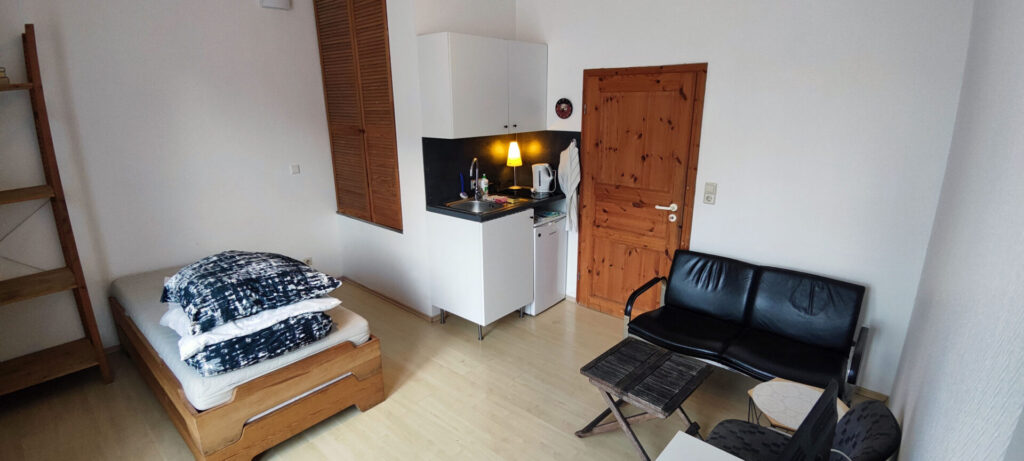 1-Zimmer-Einlieger-Apartment in Stuttgart-Obertürkheim ID S008 1-Zimmer-Einlieger-Apartment in Stuttgart-Obertürkheim ID S008