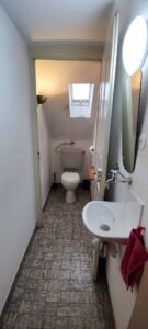 WC und Waschbecken